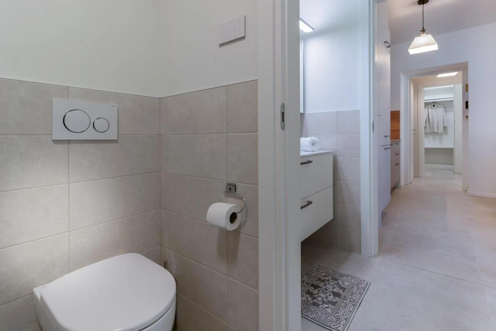 La Breva - Central Apartment - 1 Minuto Dal Centro Como 0*,  Italy