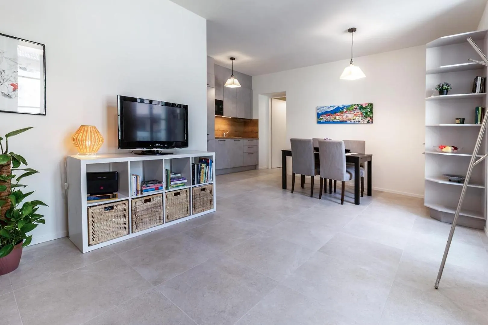 La Breva - Central Apartment - 1 Minuto Dal Centro Como 0*,  Italy